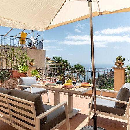Taormina Panoramic Apartment With Parking Bagian luar foto