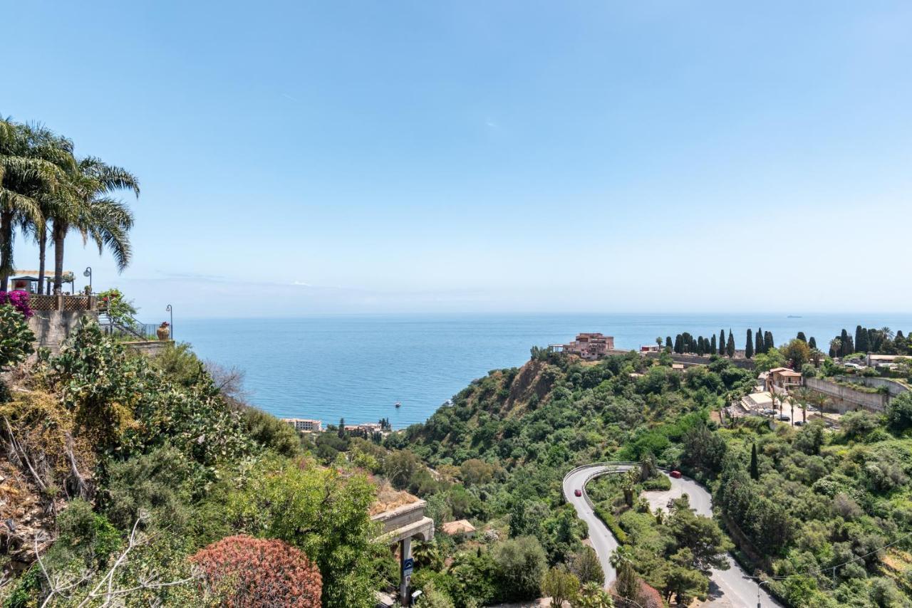 Taormina Panoramic Apartment With Parking Bagian luar foto