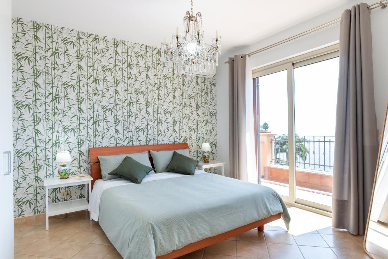 Taormina Panoramic Apartment With Parking Bagian luar foto