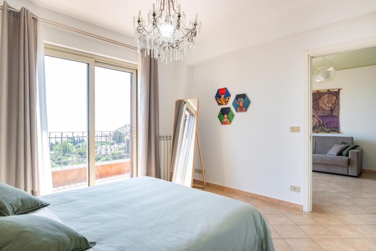 Taormina Panoramic Apartment With Parking Bagian luar foto