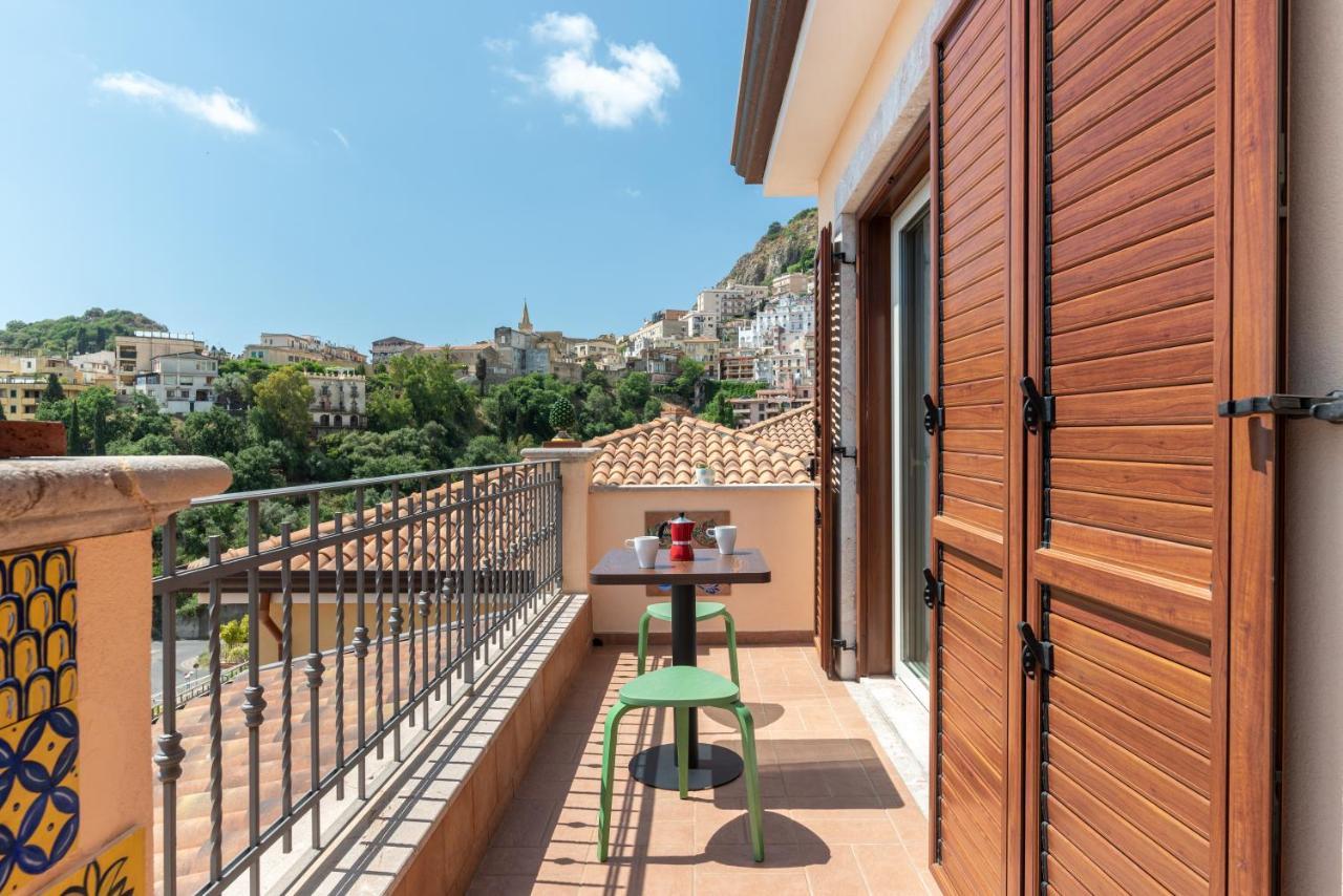Taormina Panoramic Apartment With Parking Bagian luar foto